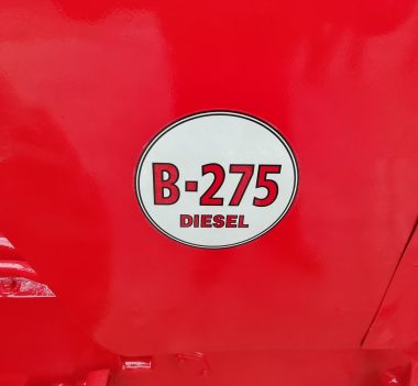 International B275 bonnet